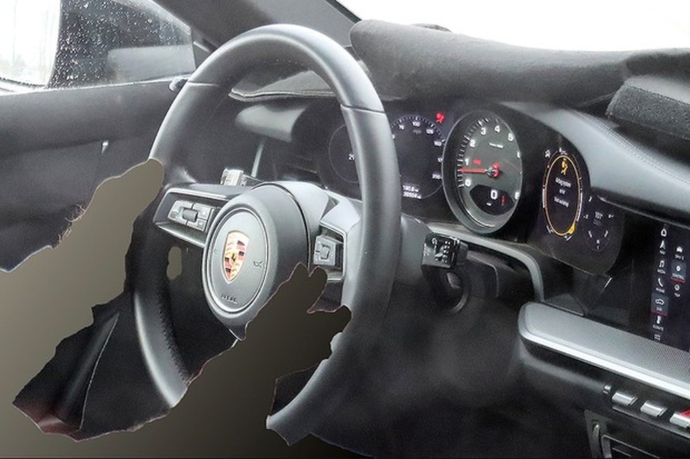 Novo Porsche 911 flagrado em testes (Foto: Automedia) — Foto: Auto Esporte