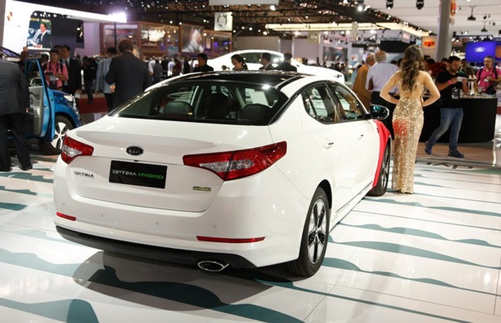 Kia Optima híbrido no Salão do Automóvel 2014 (Foto: Fabio Aro/Auto News Brasil) — Foto: Auto Esporte