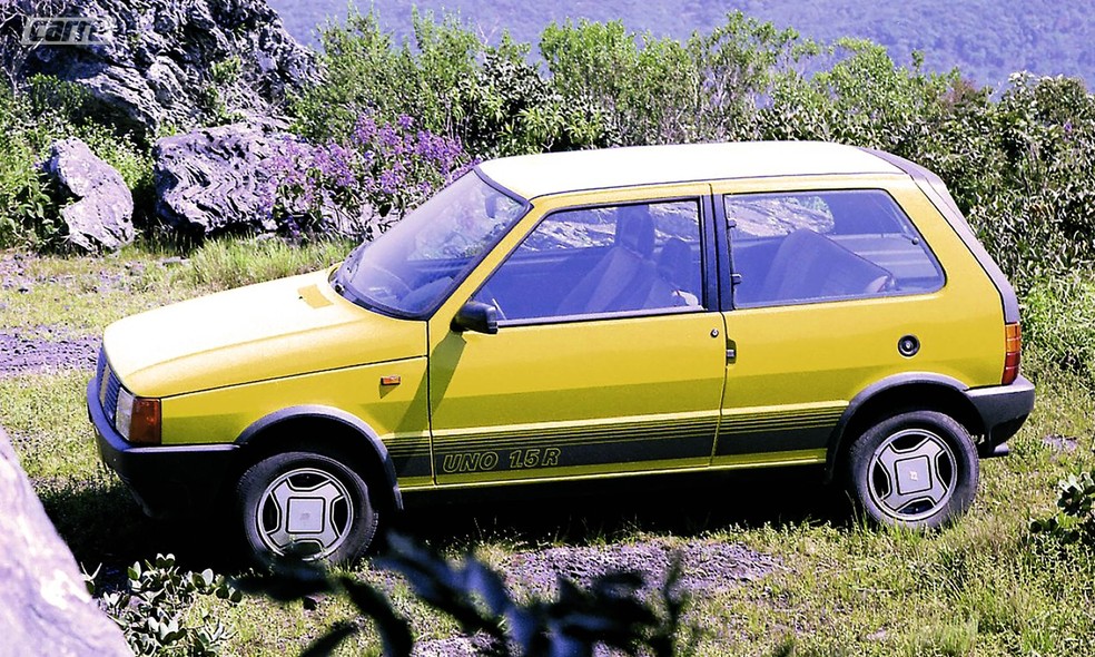 Fiat Uno 1.5 R foi a primeira versão esportiva do compacto no Brasil — Foto: Divulgação