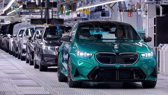 China ameaça aumentar imposto de importação para carros europeus