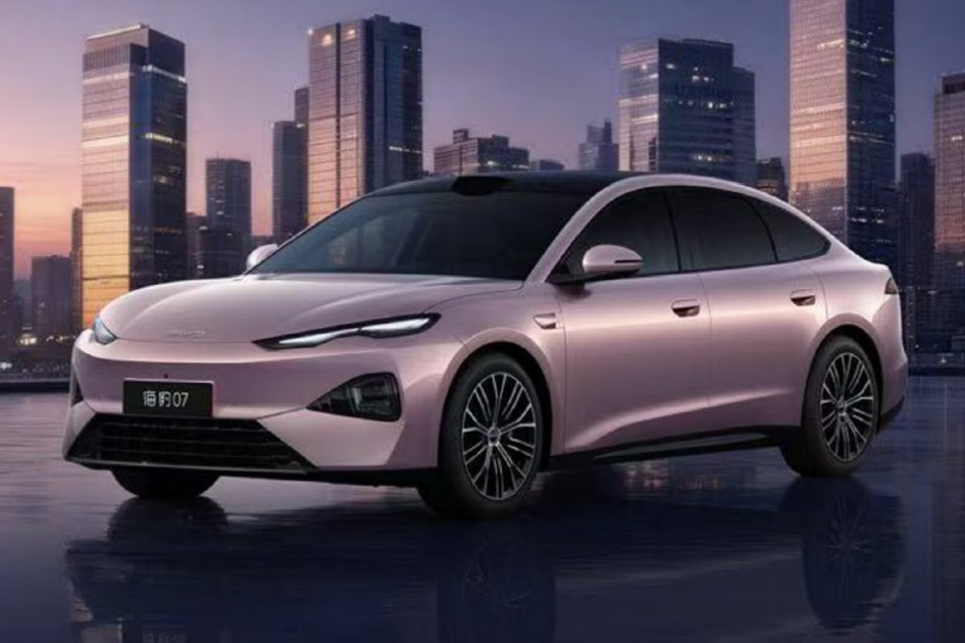 Novo BYD Seal 07 supera 700 km de autonomia e chega aos 240 km/h