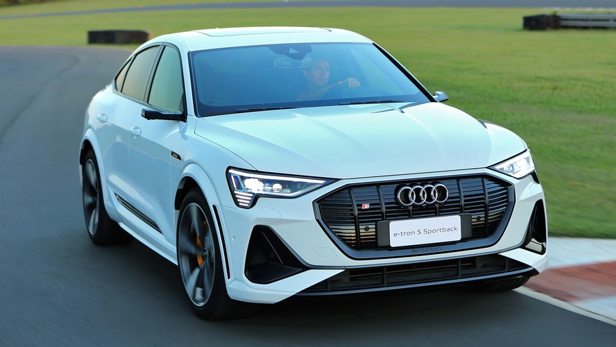 Audi e-tron S Sportback 2022 Dianteira Movimento