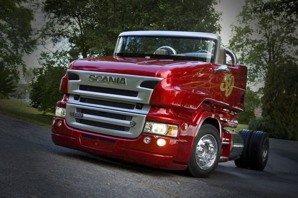 Conheça o 'Red Pearl', o único Scania conversível do mundo com 1.000 cv