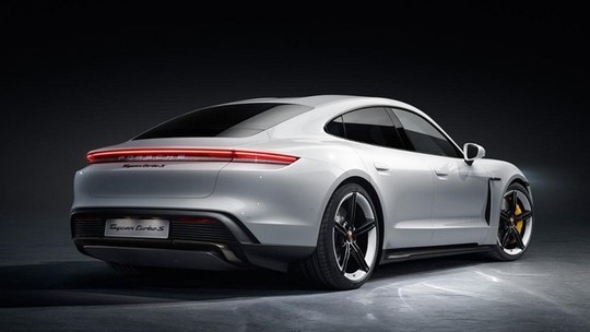 Esportivo elétrico da Porsche, Taycan entrega até 760 cv e chega ao Brasil em 2020