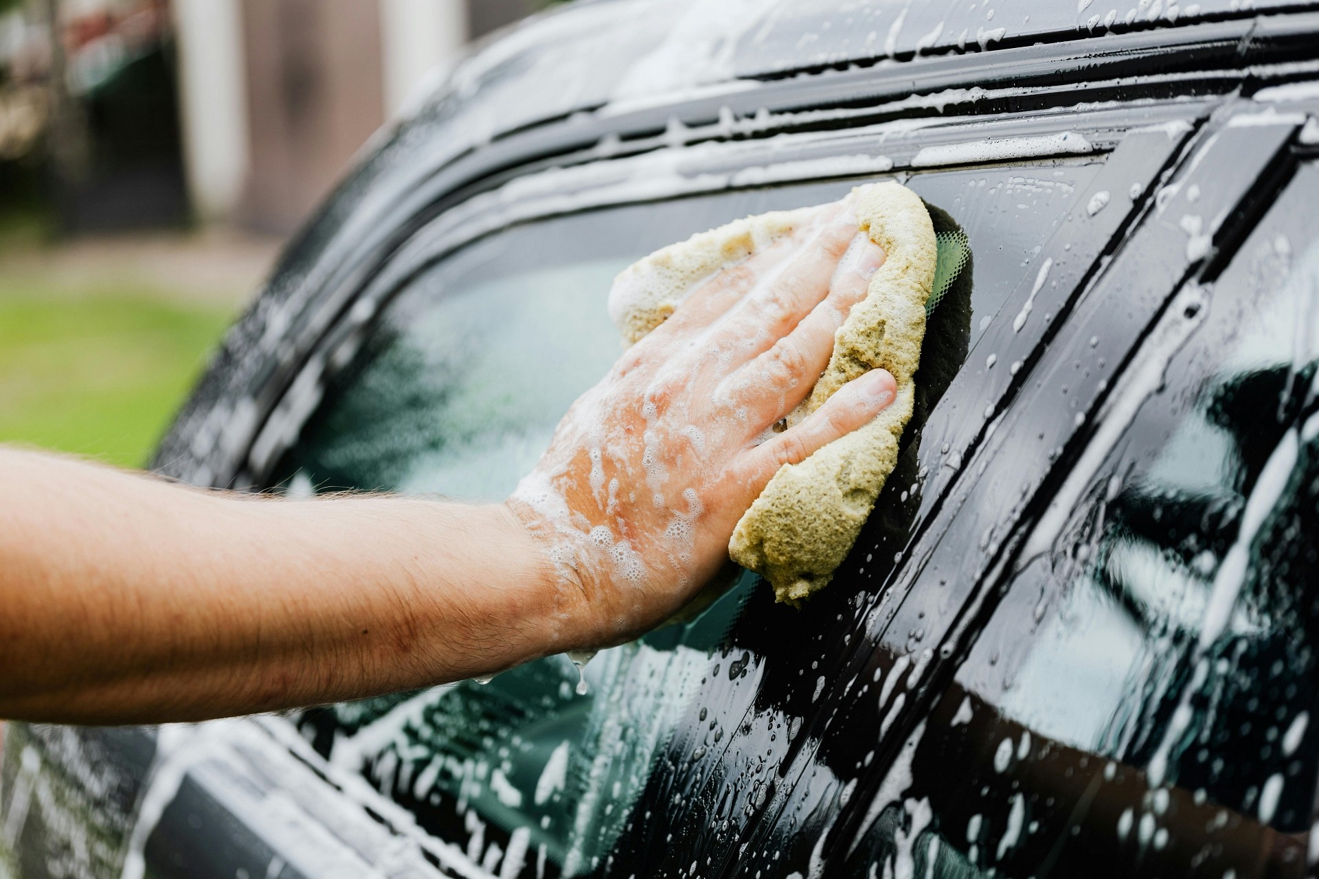 4 detergentes automotivos que removem as sujeiras difíceis do carro