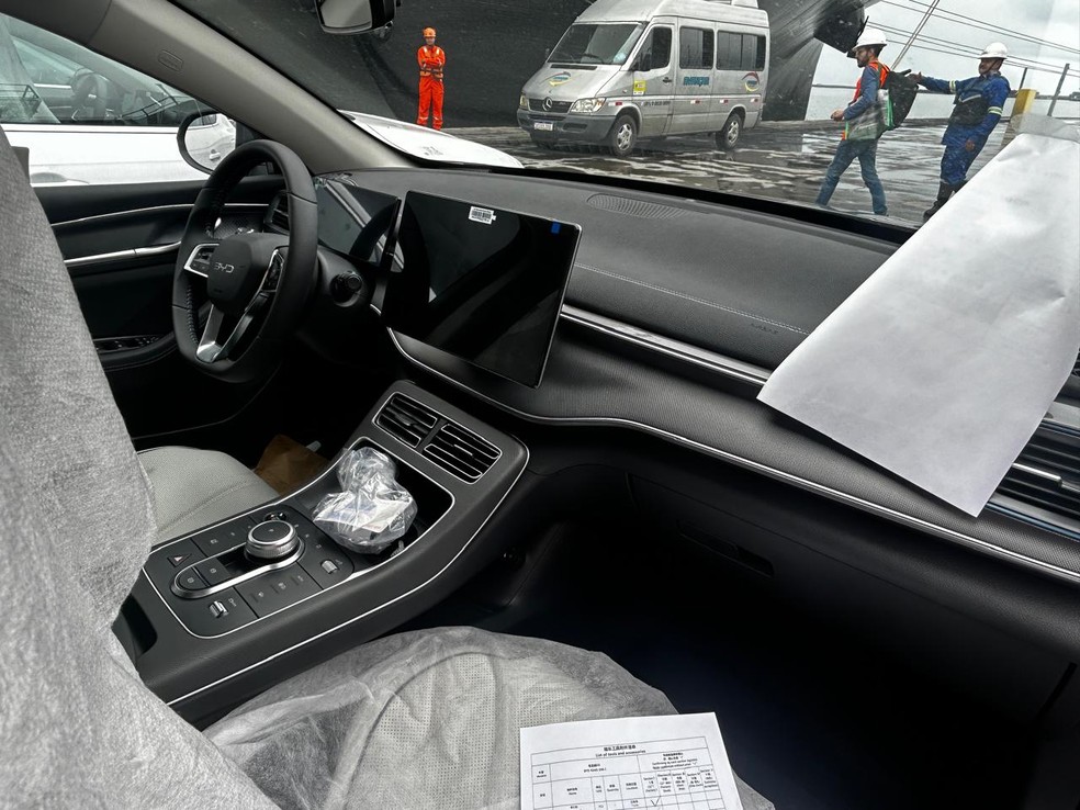 Central multimídia giratória tem Android Auto e Apple CarPlay — Foto: André Paixão/Auto News Brasil