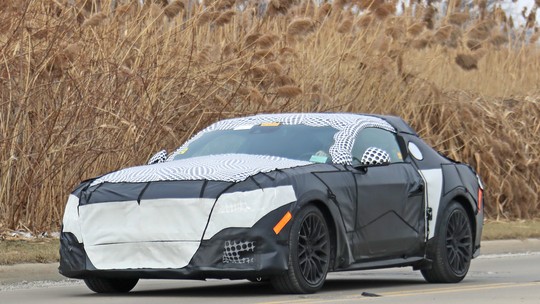 Nova geração do Ford Mustang GT é vista em testes e versão híbrida pode ser a novidade