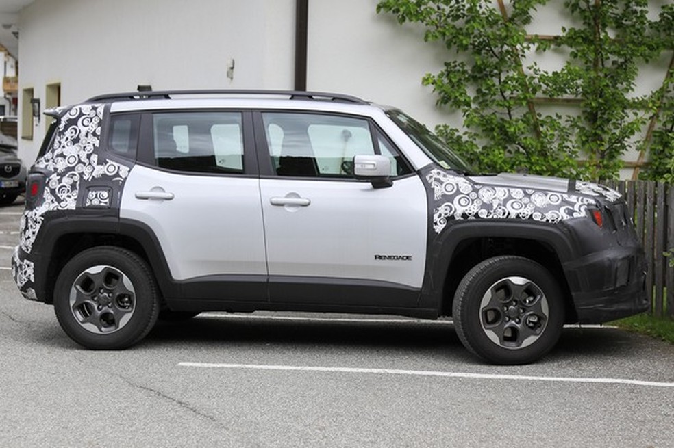 Jeep Renegade reestilizado (Foto: Automedia) — Foto: Auto Esporte