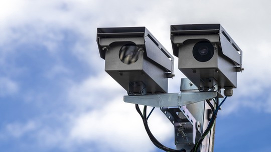 Como funciona o radar com IA que aplicou 20 mil multas em 5 meses no Brasil Como funciona o radar com IA que aplicou 20 mil multas em 5 meses no Brasil