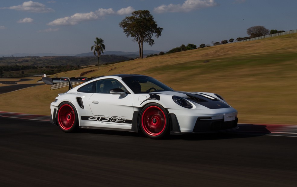 Porsche 911 GT3 RS gera 860 kg de pressão aerodinâmica — Foto: Divulgação