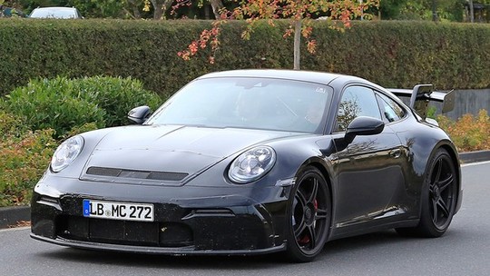 Flagrado o melhor entre os novos Porsche 911