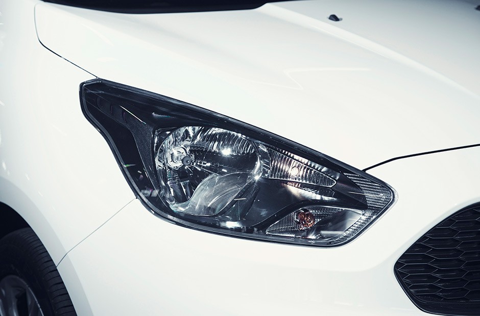 Novo Ford Ka 2015 (<a href="http://revistaautoesporte.autonewsbrasil.webbfinanceiro.com/Analises/noticia/2014/07/novo-ford-ka-globalizado-para-atacar.html"> saiba mais</a>)