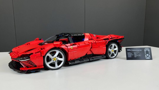 Montamos a Ferrari Daytona SP3 de 3.700 peças e R$ 4.600 da Lego 
