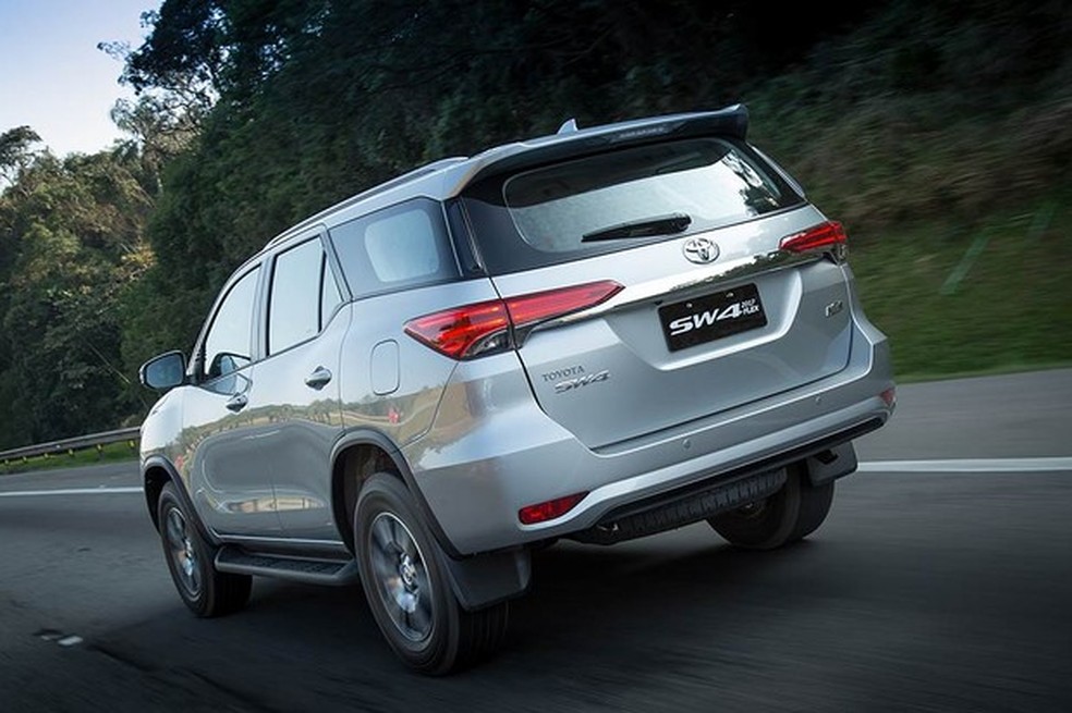 Toyota SW4 SR flex (Foto: Divulgação) — Foto: Auto Esporte