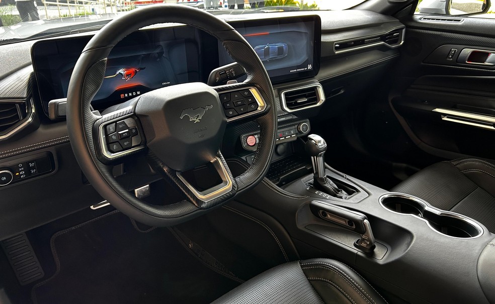 Novo Ford Mustang tem câmbio automático de dez marchas — Foto: Auto News Brasil/André Paixão