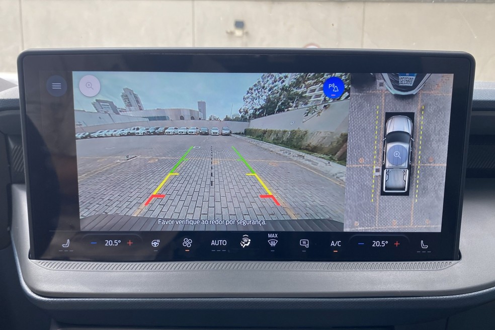 Ford Maverick Tremor tem ótimo auxílio de câmera de ré  — Foto: André Schaun/Auto News Brasil