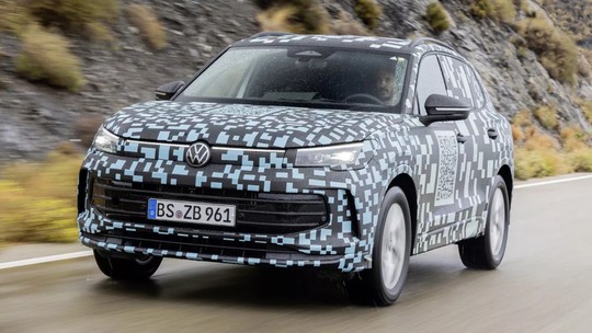 Novo Volkswagen Tiguan é híbrido, tem tela da multimídia enorme e chega em 2024