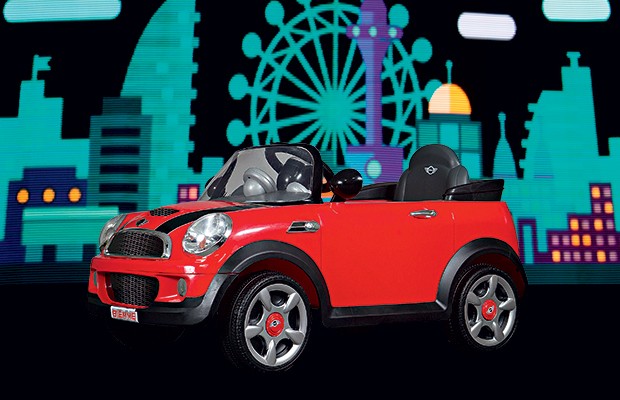 Mini Cooper Fabricante: Biemme Preço: R$ 1.699 Peso: 12,5 kg Velocidade máxima: 3 km/h Ponto positivo: bom espaço interno e câmbio bem localizado; entrada para cabo auxiliar Ponto negativo: painel todo adesivado e botões falsos
