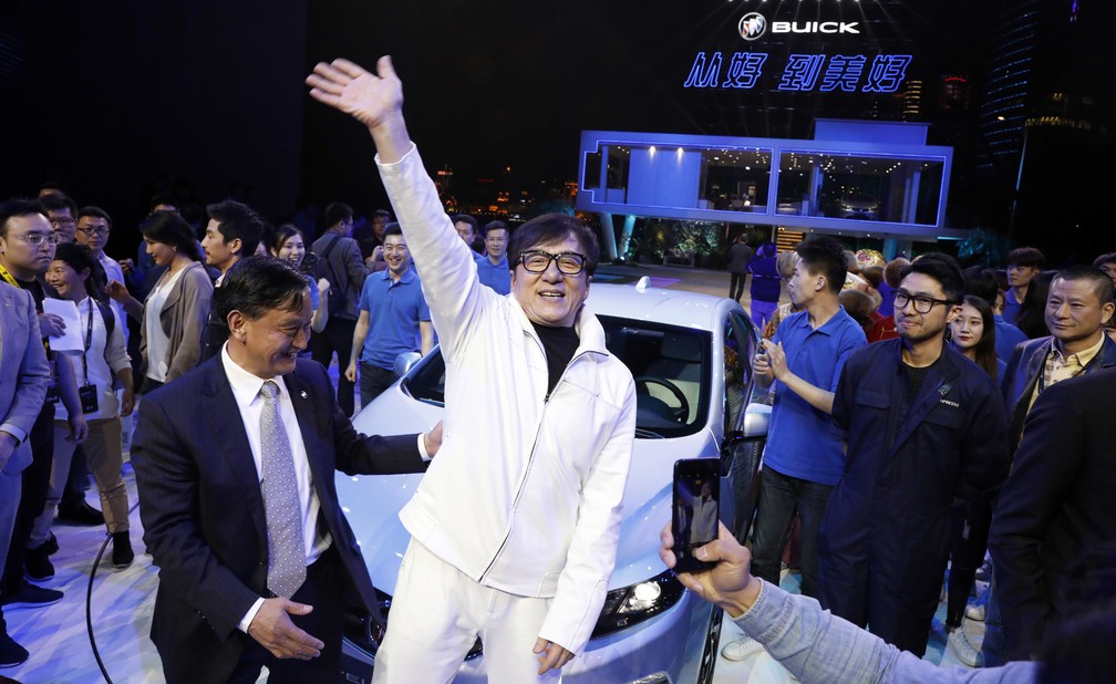 Ator Jackie Chan foi a estrela na apresentação da Buick — Foto: AP Photo/Ng Han Guan
