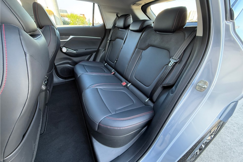 Espaço no banco traseiro do GAC GS4 é muito bom — Foto: André Paixão/Auto News Brasil