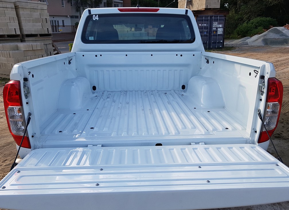 Nissan Frontier S não tem protetor de caçamba; picape pode carregar até 1.000 kg — Foto: Guilherme Fontana/G1