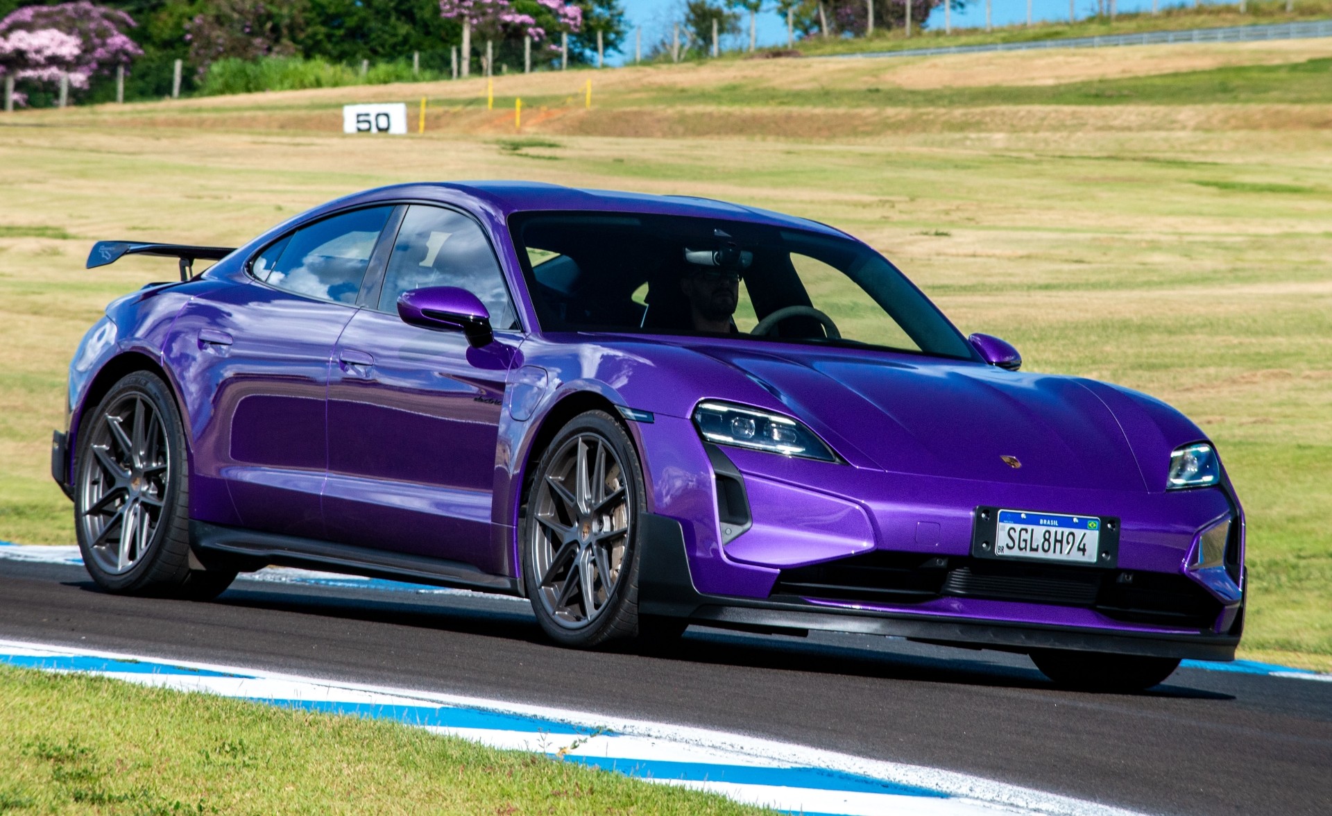 Porsche Taycan Turbo GT é o novo carro mais rápido do Brasil