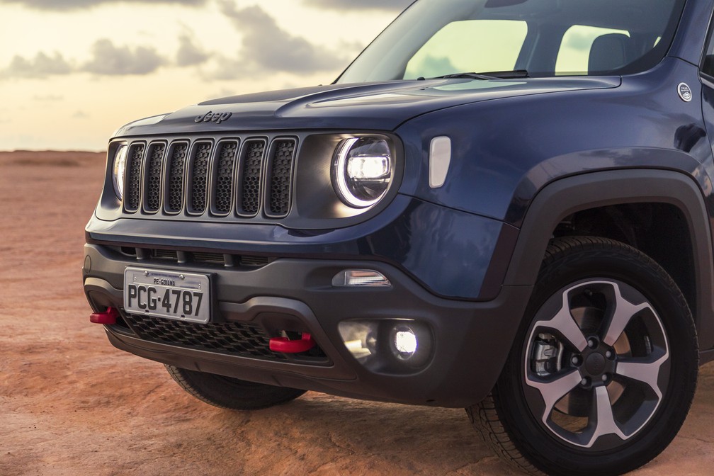 Jeep Renegade 2019 ganhou novos faróis, com luzes de LED — Foto: Divulgação