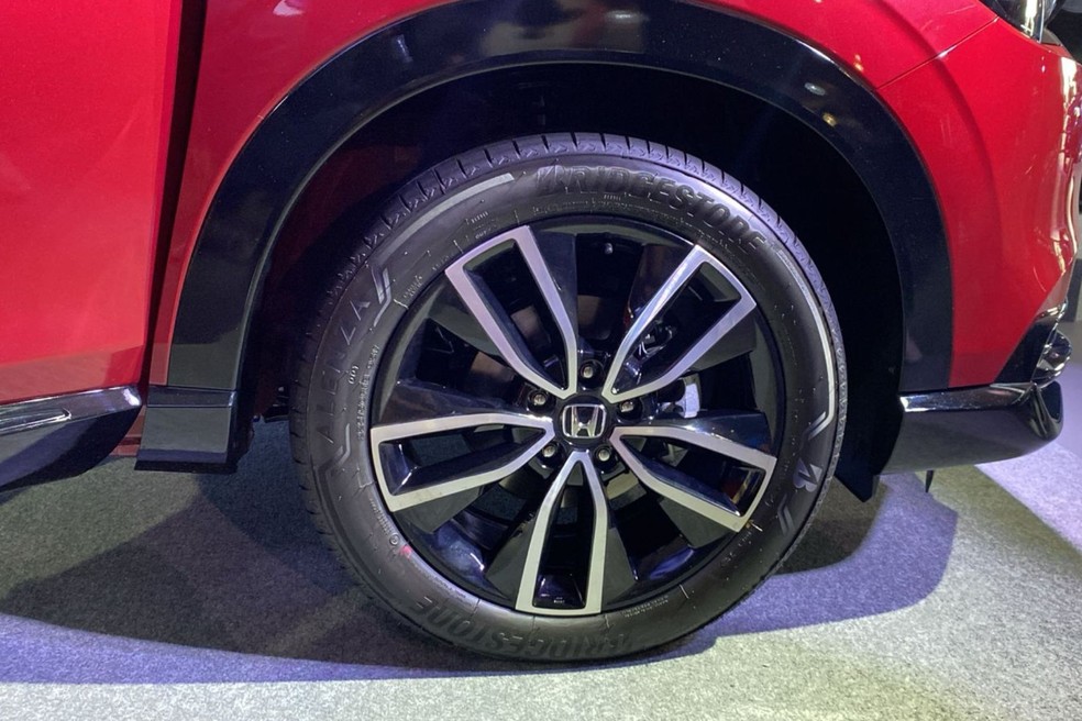 Rodas de 18 polegadas são inéditas no Honda HR-V 2026 e exclusivas das versões turbo  — Foto: Gabriely Rodrigues/Autoesporte