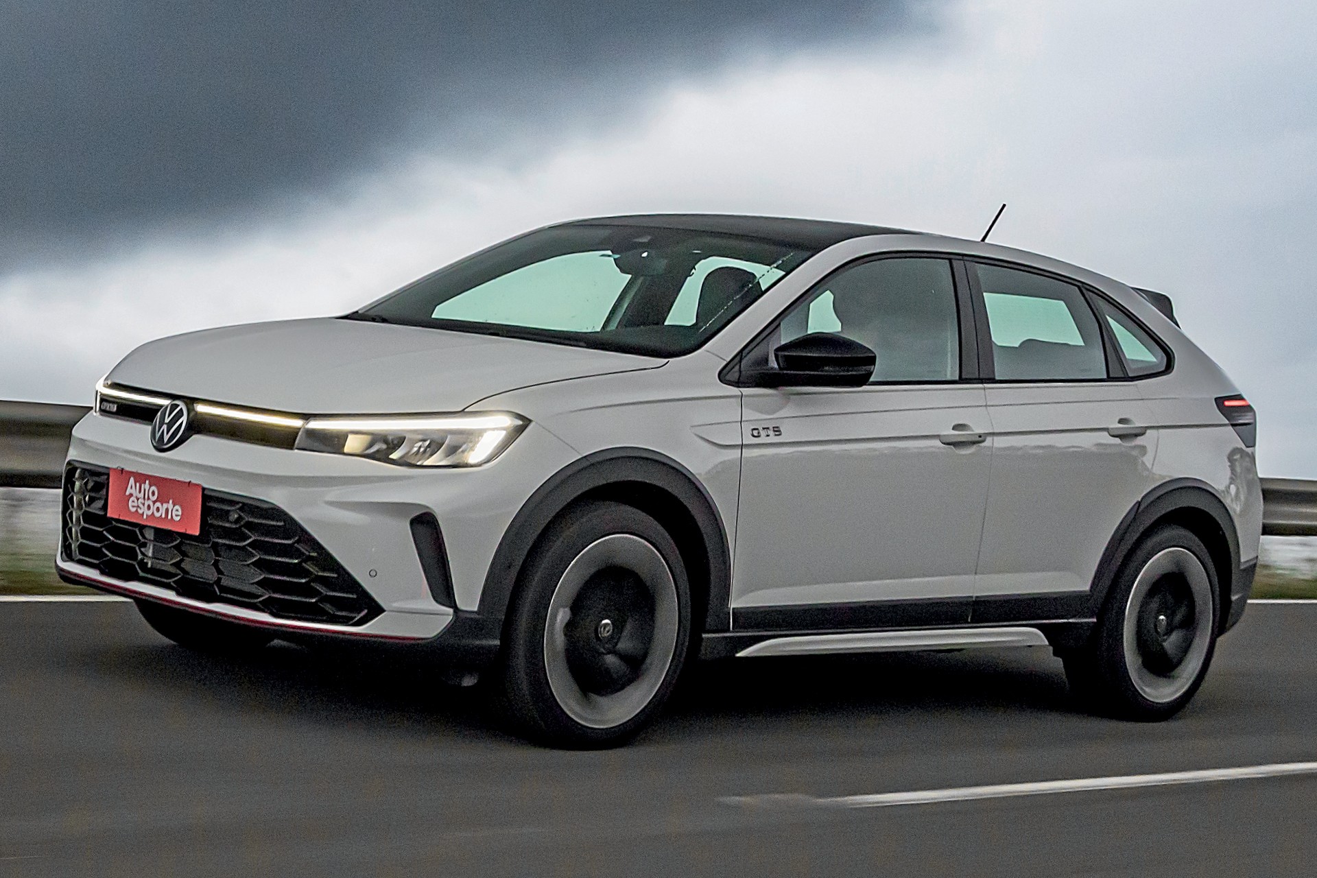 Volkswagen Nivus e Fiat Fastback lado a lado