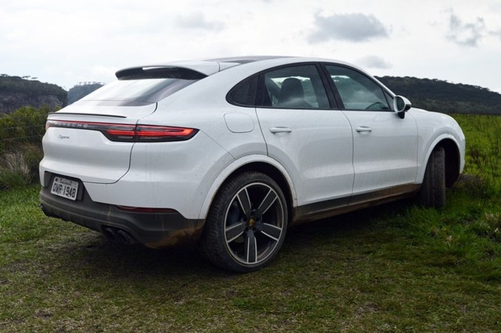 Caimento da coluna "C" reduziu mais de 100 L do porta-malas (Foto: André Schaun/Auto News Brasil) — Foto: Auto Esporte