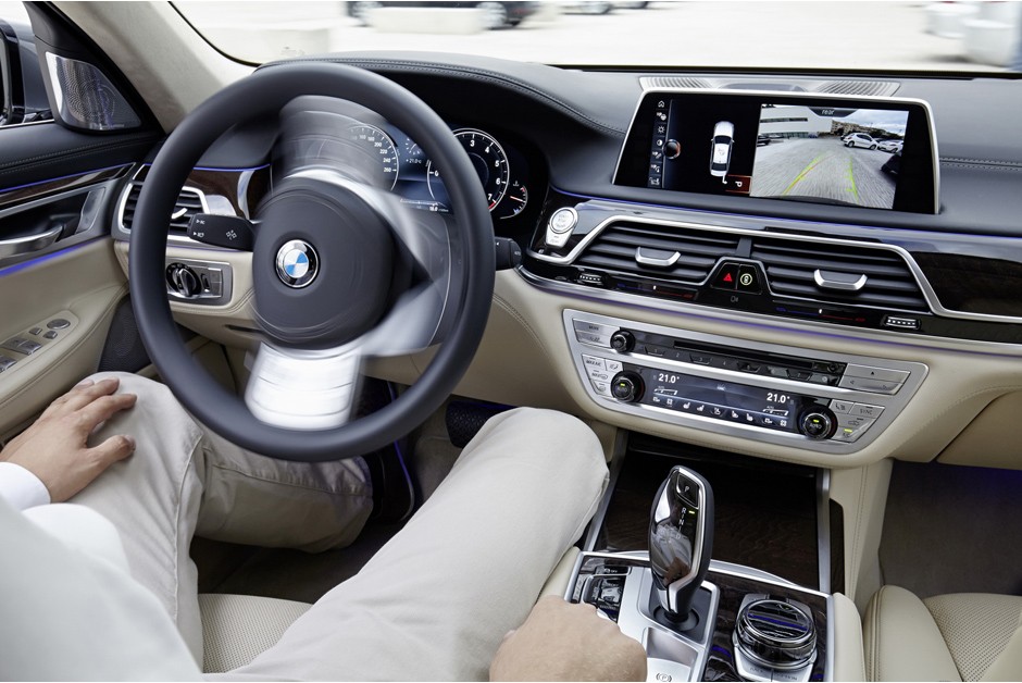 Assistente de estacionamento em ação no BMW Série 7