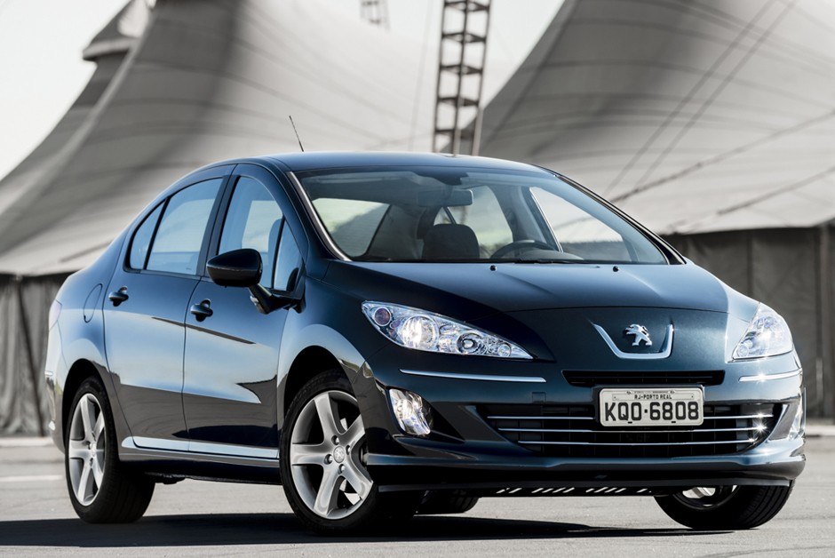 Peugeot 408 tem uma versão com motor 1.6 THP de 165 cv ( R$ 76.590)