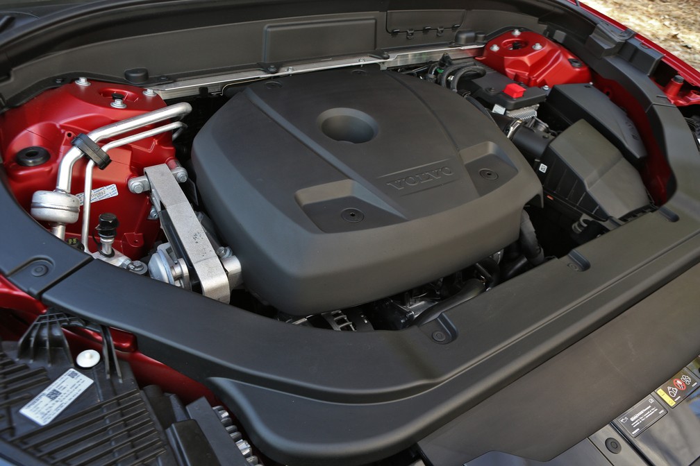 Volvo XC60 — Foto: Divulgação