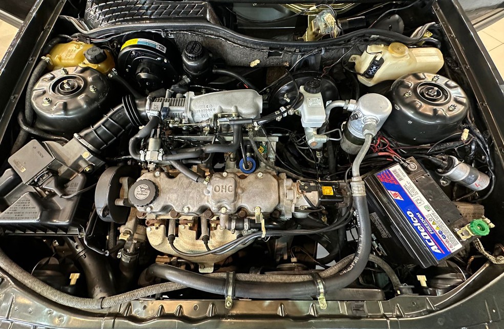 Chevrolet Monza 500 EF tem motor 2.0 aspirado a gasolina de 116 cv — Foto: Reprodução