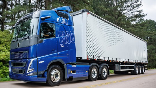 Caminhões híbridos e flex são destaque em feira como alternativas ao diesel Caminhões híbridos e flex são destaque em feira como alternativas ao diesel