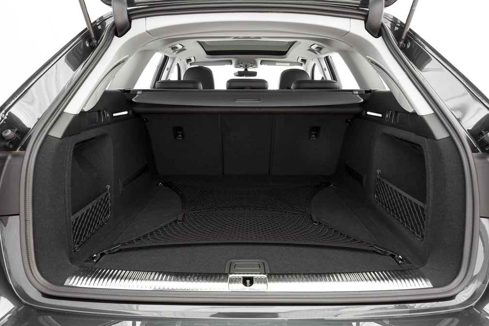 Porta-malas da A4 Avant acomoda 505 litros — Foto: Divulgação