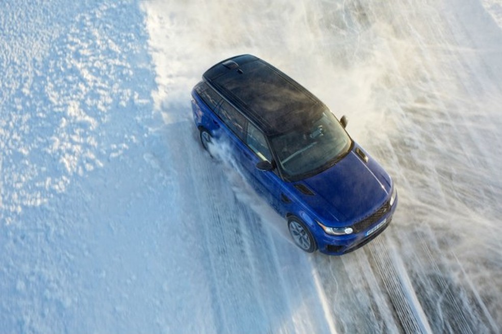Academia de direção no gelo da Jaguar Land Rover (Foto: Divulgação) — Foto: Auto Esporte