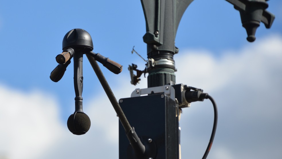 O radar usa diversos microfones para identificar a origem do som — Foto: Reprodução