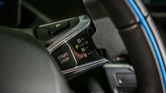 Detalhe de comandos do BMW i3