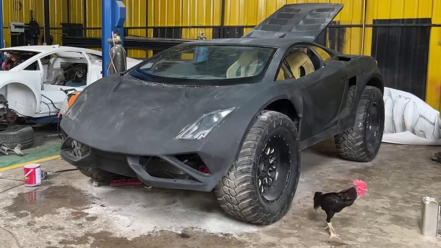 Réplica de Lamborghini Gallardo 4x4 com chassi de Toyota Hilux e motor de Lexus