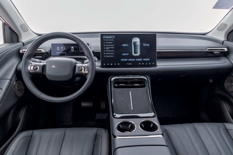 GAC Aion V é bem equipado e oferece conforto de sobra na cabine  — Foto: Auto News Brasil