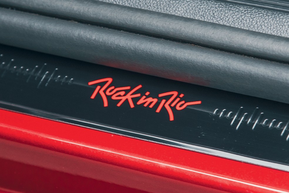Logo do Rock in Rio está espalhado pela carroceria e interior — Foto: Renato Durães/Auto News Brasil