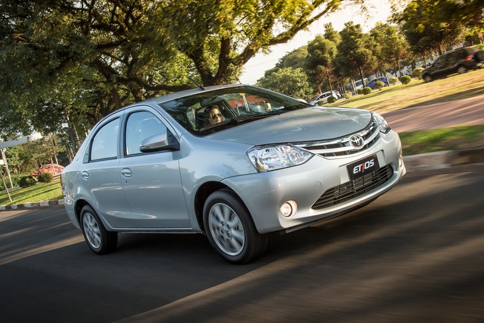 Etios Sedan tem bom espaço interno e leva 562 litros no porta-malas — Foto: Divulgação