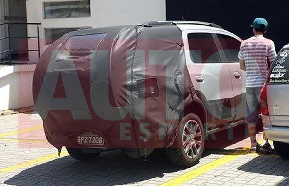 Chevrolet Spin é flagrado em SP (Foto: André Vieira) — Foto: Auto Esporte