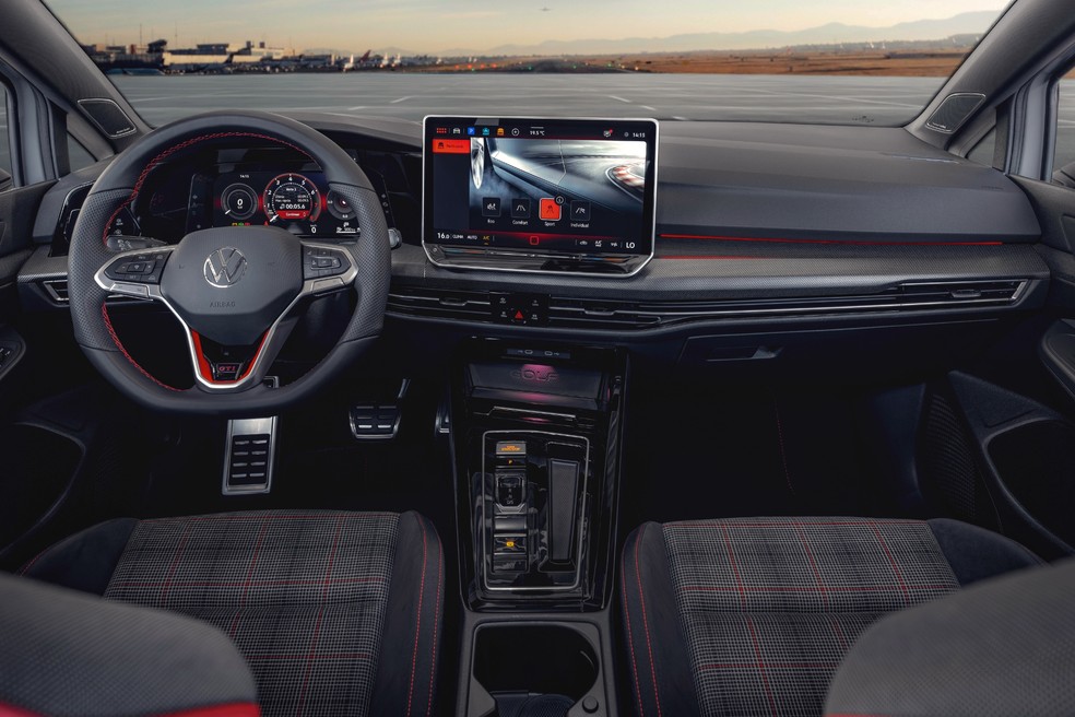 Volkswagen Golf GTi tem central multim&iacute;dia de 12,9 polegadas &mdash; Foto: Divulga&ccedil;&atilde;o/Volkswagen