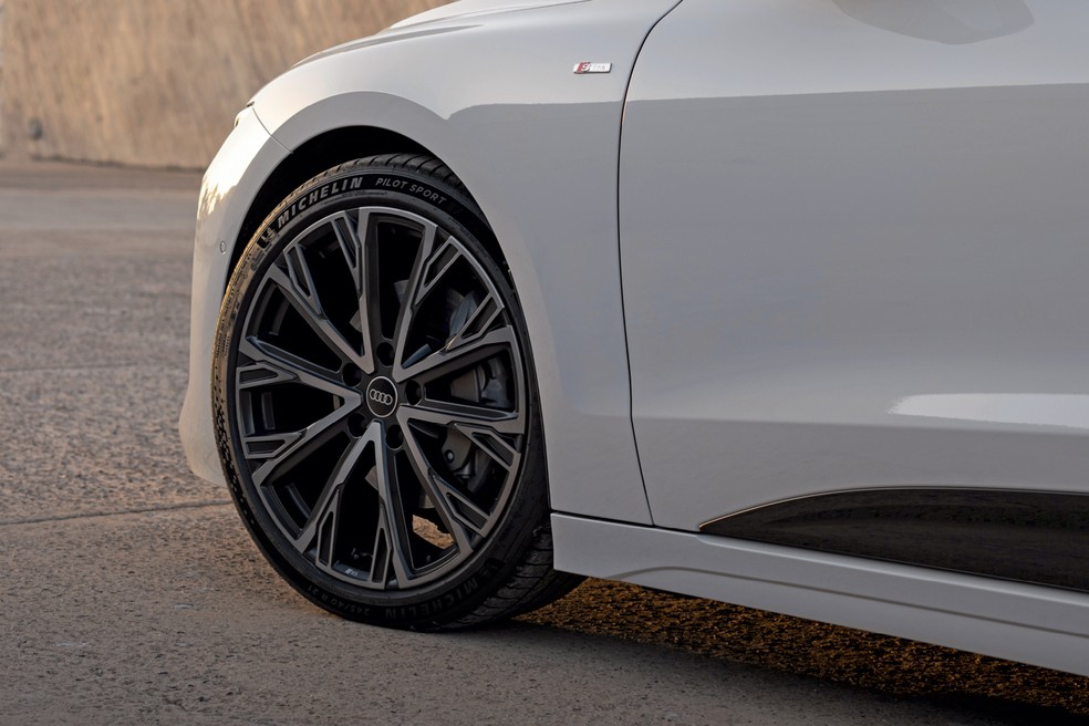 Audi A6 e-tron Sportback tem rodas de 21 polegadas  — Foto: Divulgação