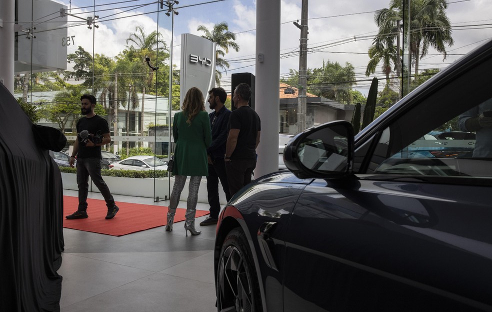 As vendas de elétricos e híbridos aumentou mais de 90% em 2023 e deve melhorar em 2024  — Foto: Victor Moriyama/Bloomberg via Getty Images