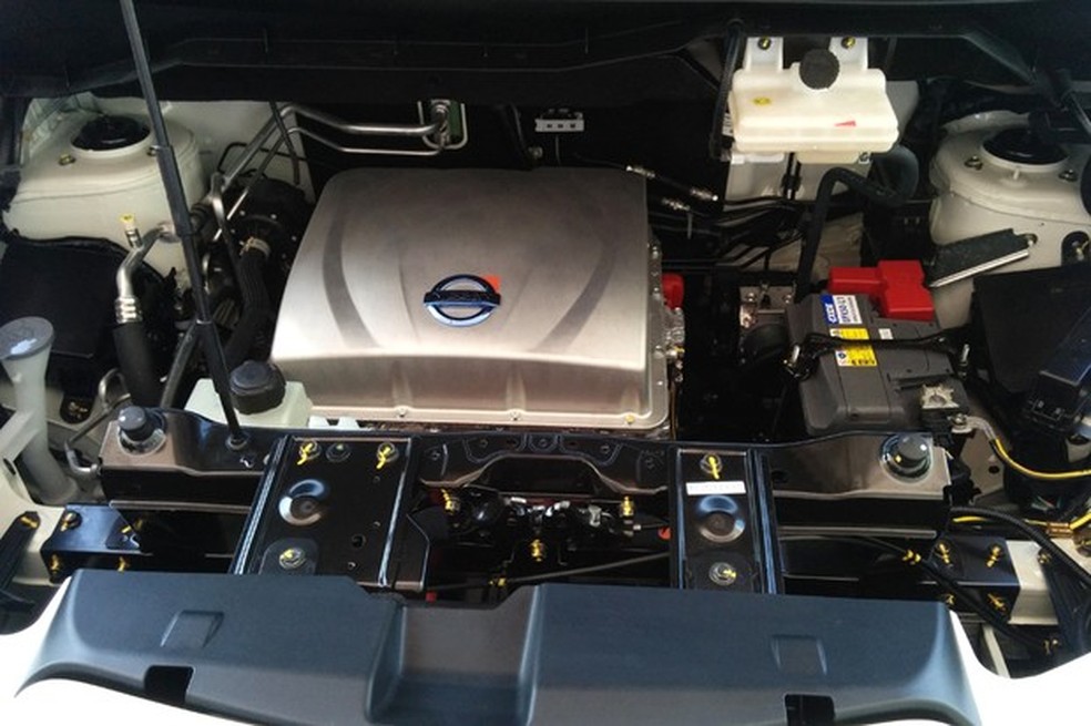 Motor da minivan e-NV200 E-Bio-Fuel-Cell (Foto: Alexandre Izo/Auto News Brasil) — Foto: Auto Esporte