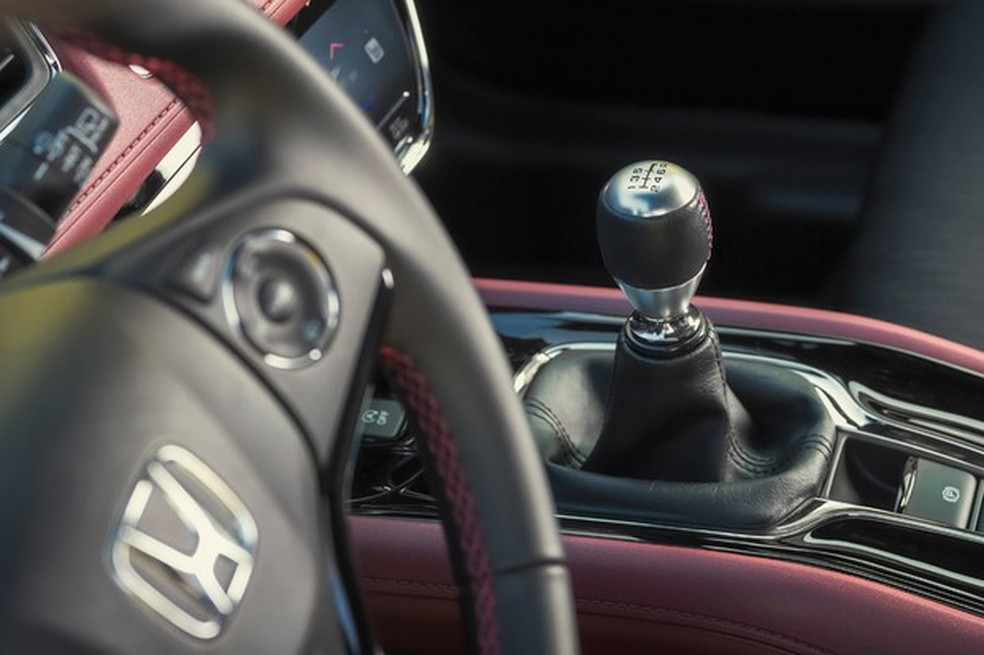 Câmbio manual vinha apenas na versão básica no Brasil, onde o Touring será CVT (Foto: Divulgação) — Foto: Auto Esporte