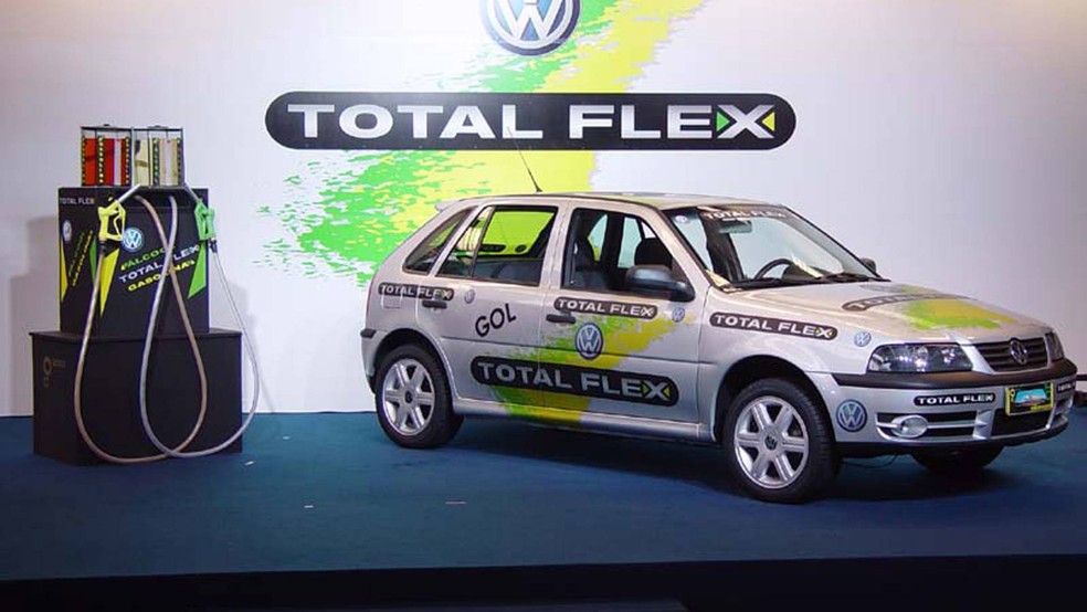 Volkswagen foi a primeira fabricante a ter um carro flex no mercado brasileiro — Foto: Divulgação